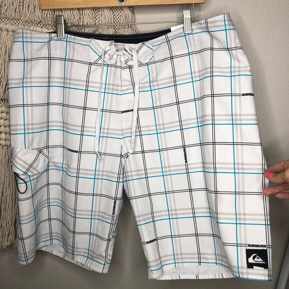 Quiksilver White Plaid Board Shorts - Picture 1 of 6